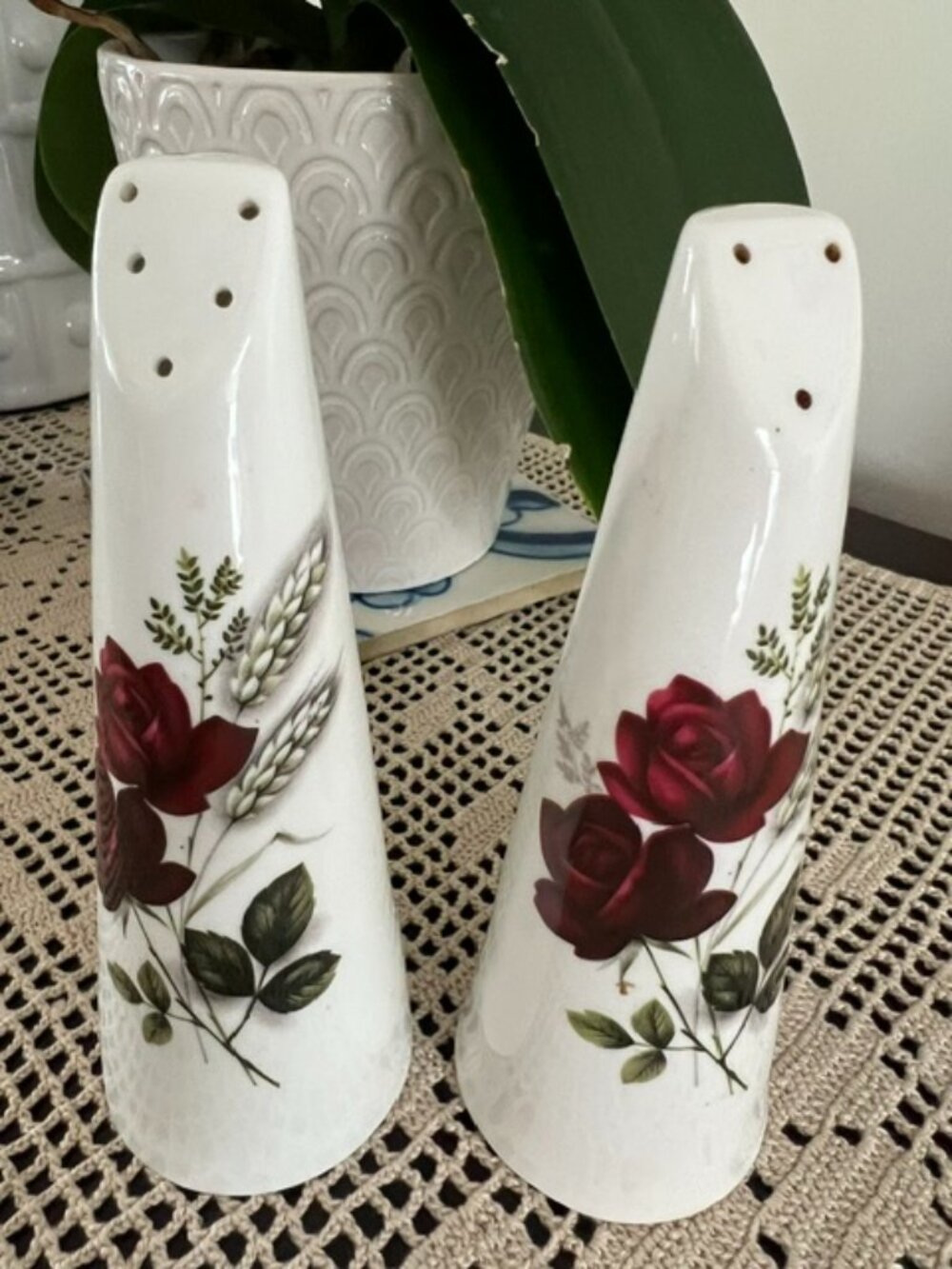 Sanford Salt Pepper Shaker Set England Bone China Red Rose Floral Flower